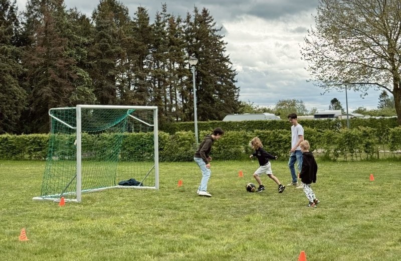 Zondag 26 April: Voetbaltoernooitje