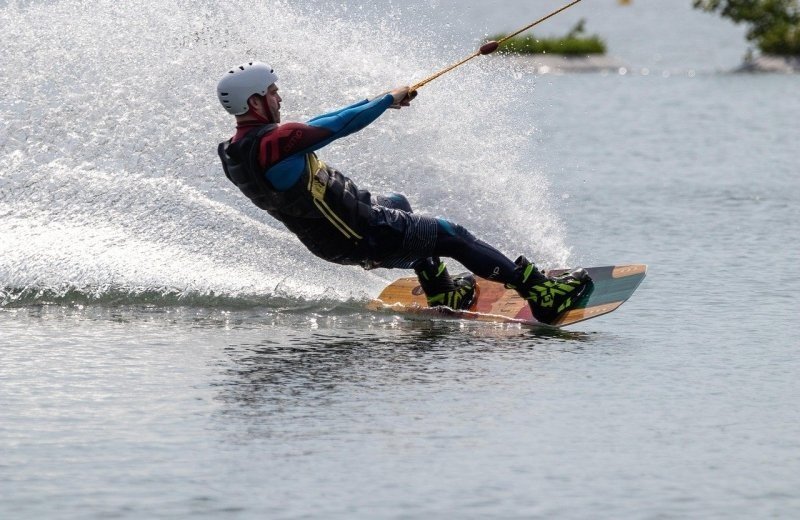 Waterskien wakeboarden wateractiviteiten utrecht